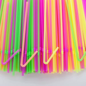 Pack of 200 Colorful Plastic Straws – Flexible Drinking Straw Set – Reusable Straws for Parties, Picnic, Camping – Long Colored Straws for Cocktail, Juice, Soda